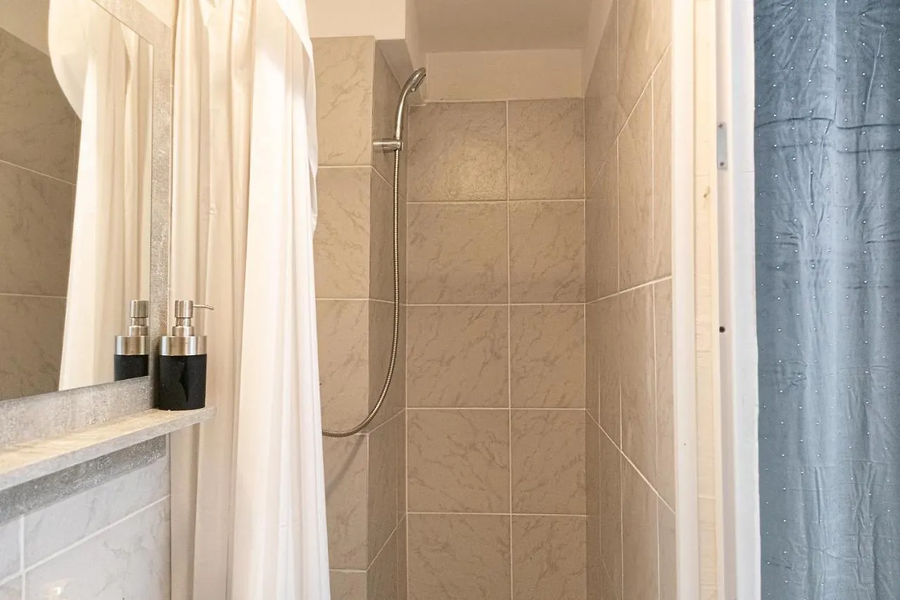 3 Standard Rooms Near Hauptbahnhof Vienna Apartment