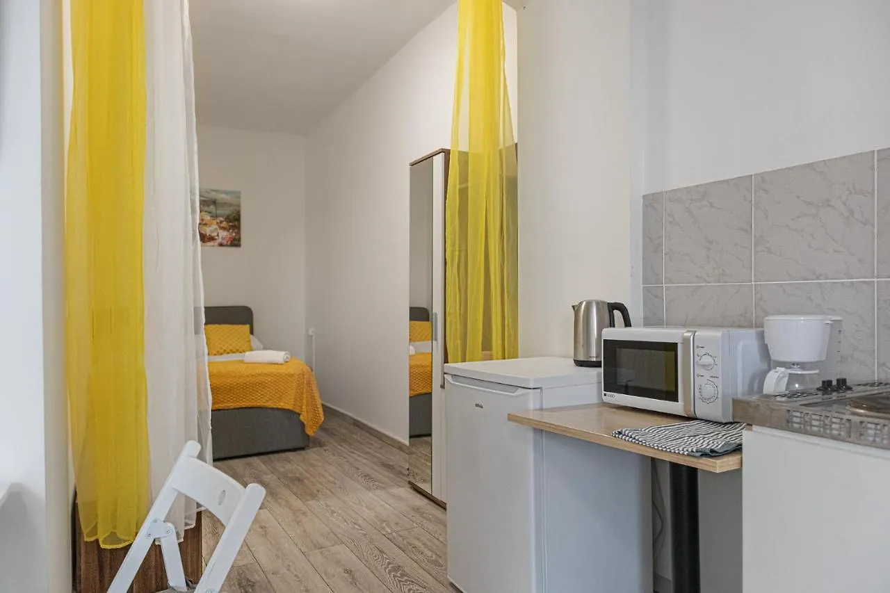 3 Standard Rooms Near Hauptbahnhof Vienna Apartment