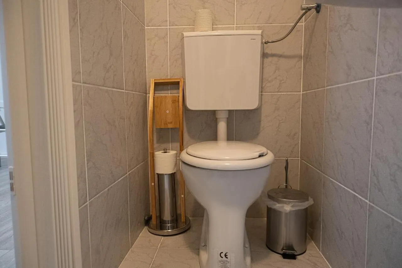 3 Standard Rooms Near Hauptbahnhof Vienna Apartment