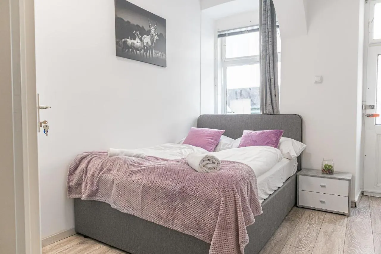 3 Standard Rooms Near Hauptbahnhof Vienna Apartment
