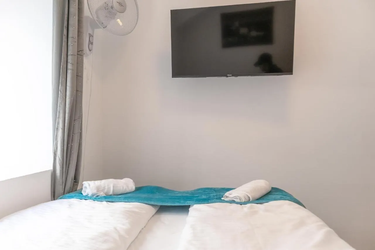 3 Standard Rooms Near Hauptbahnhof Vienna Apartment